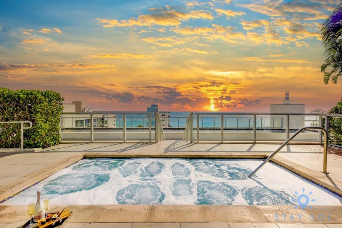 - Rooftop Pool & Hot Tub - Ferienhaus